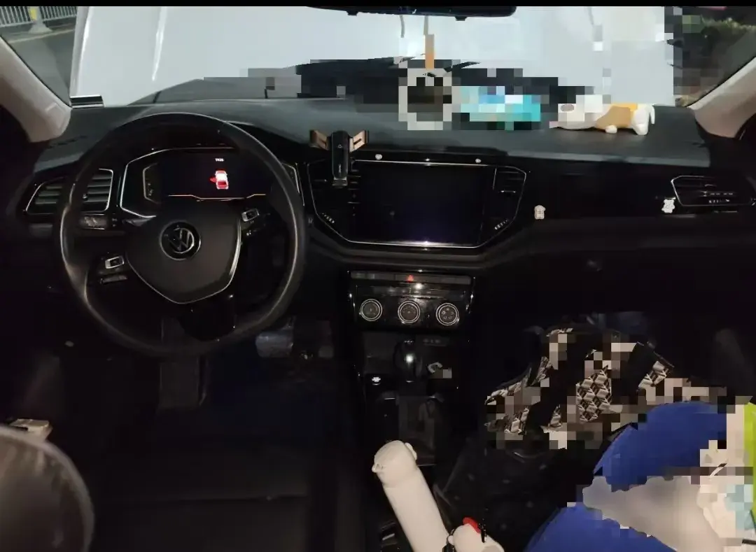 2021 VOLKSWAGEN T-ROC thumbnail 4