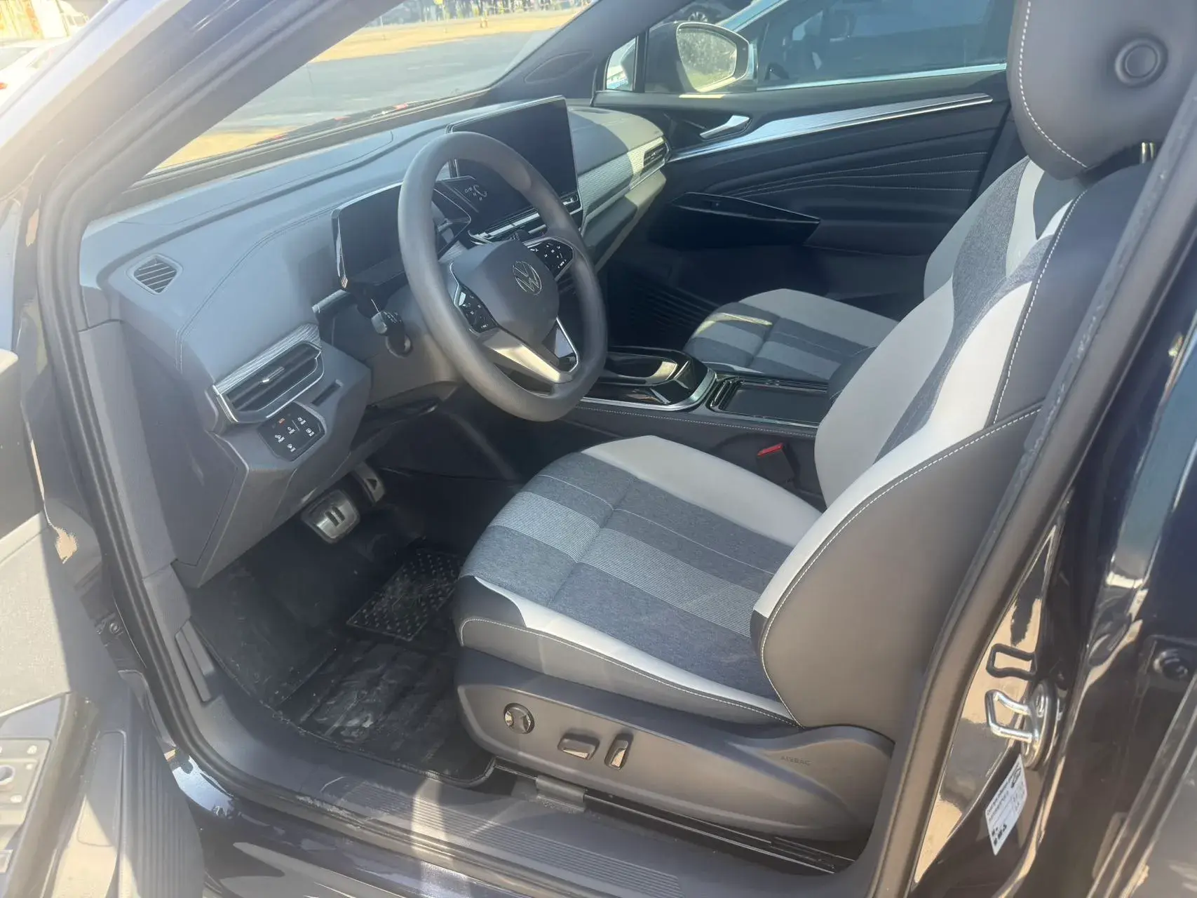 2022 VOLKSWAGEN ID.4 thumbnail 3