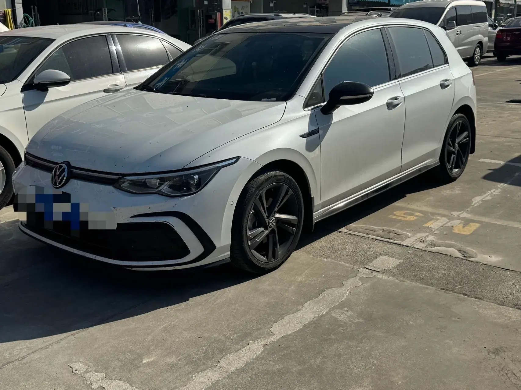 2023 VOLKSWAGEN GOLF view 1