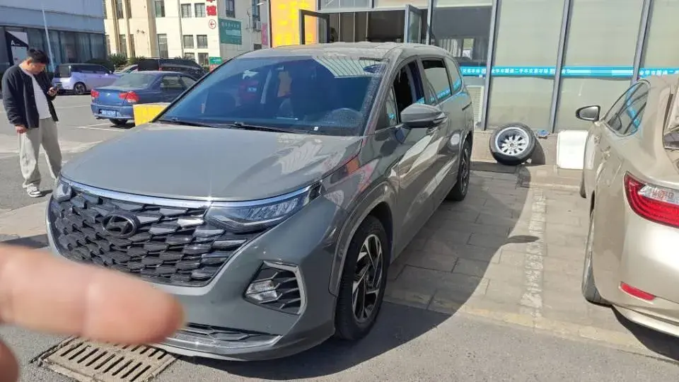 2021 HYUNDAI CUSTO view 1