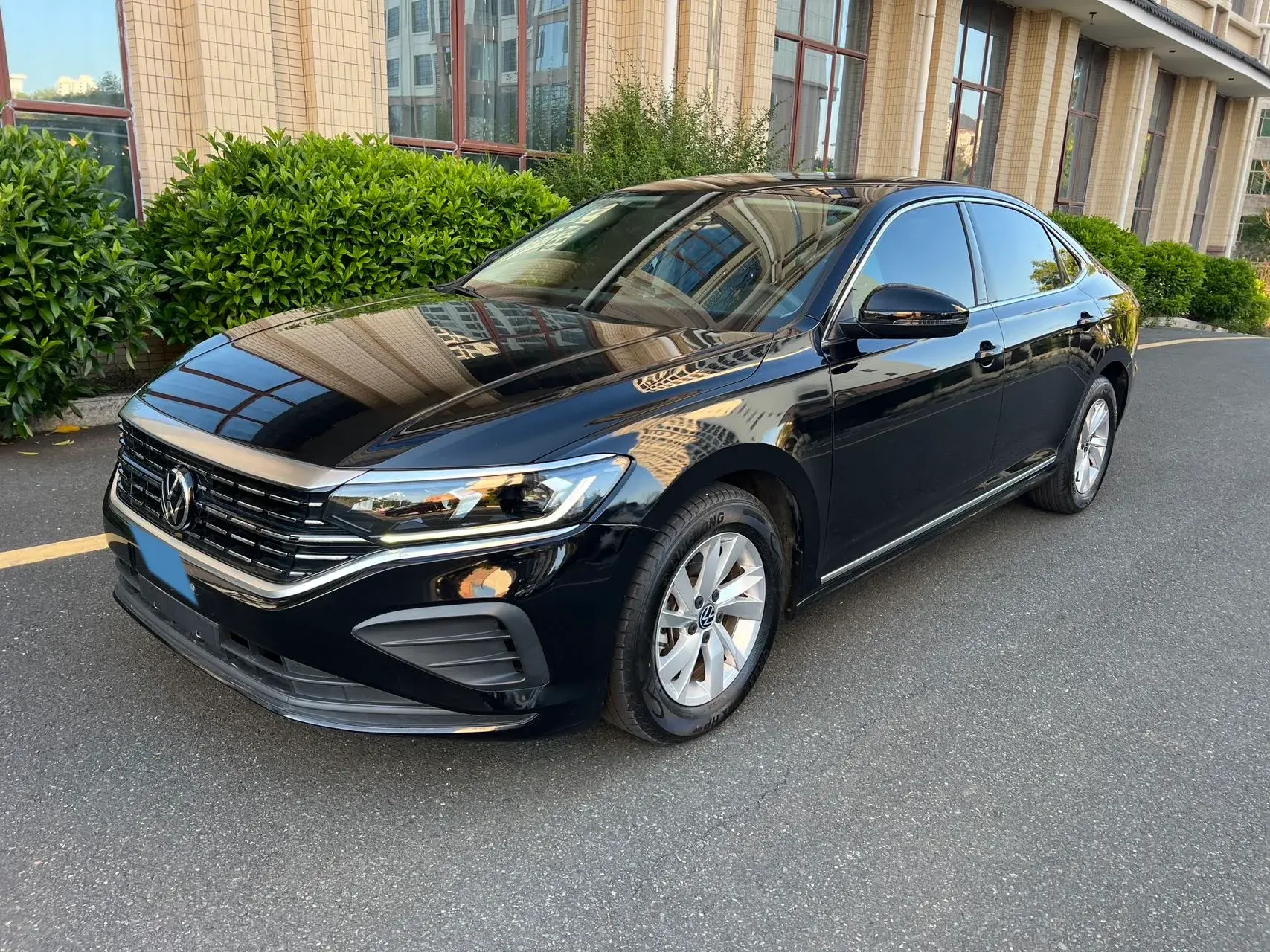 2022 VOLKSWAGEN PASSAT view 1