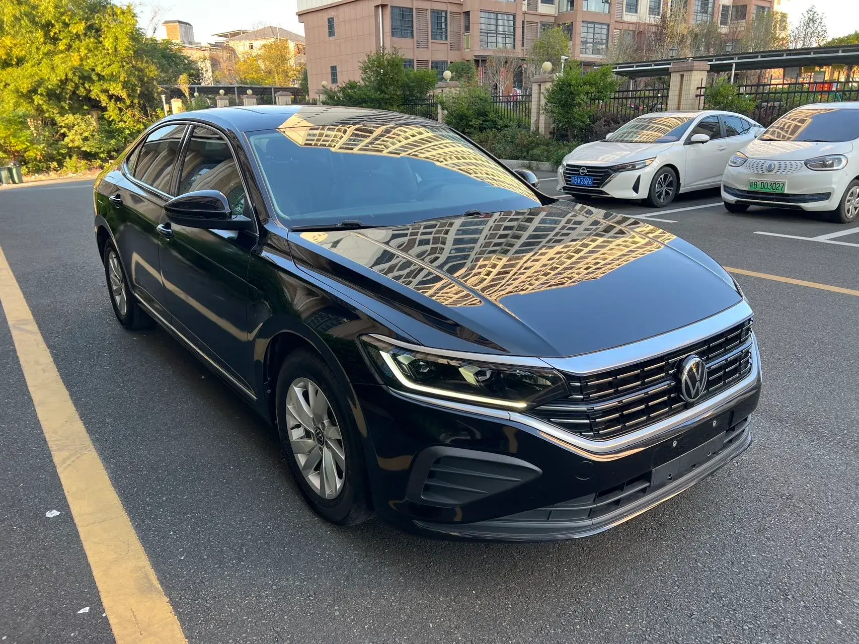 2022 VOLKSWAGEN PASSAT thumbnail 2