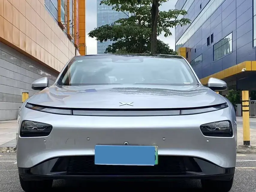 2022 XPENG P7 thumbnail 2