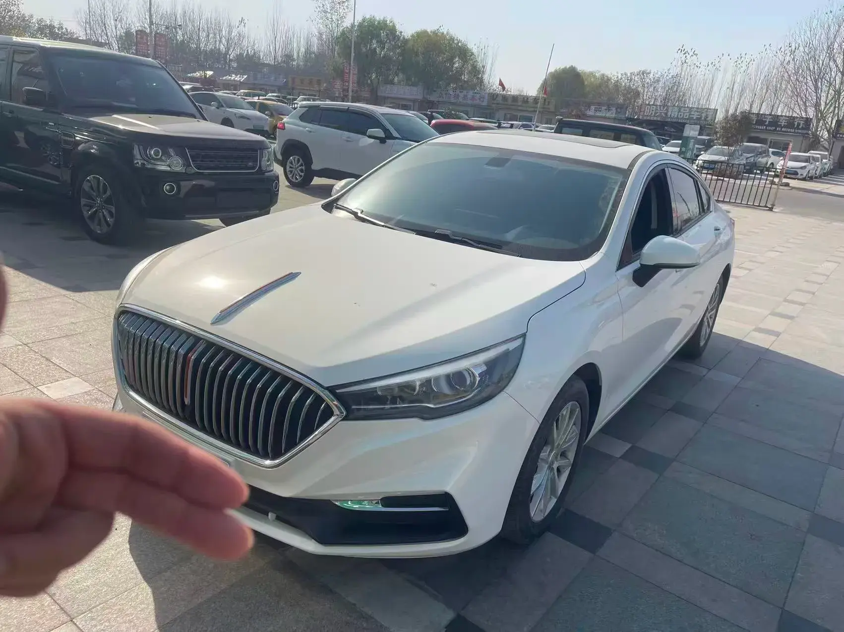 2022 HONGQI H5 view 1