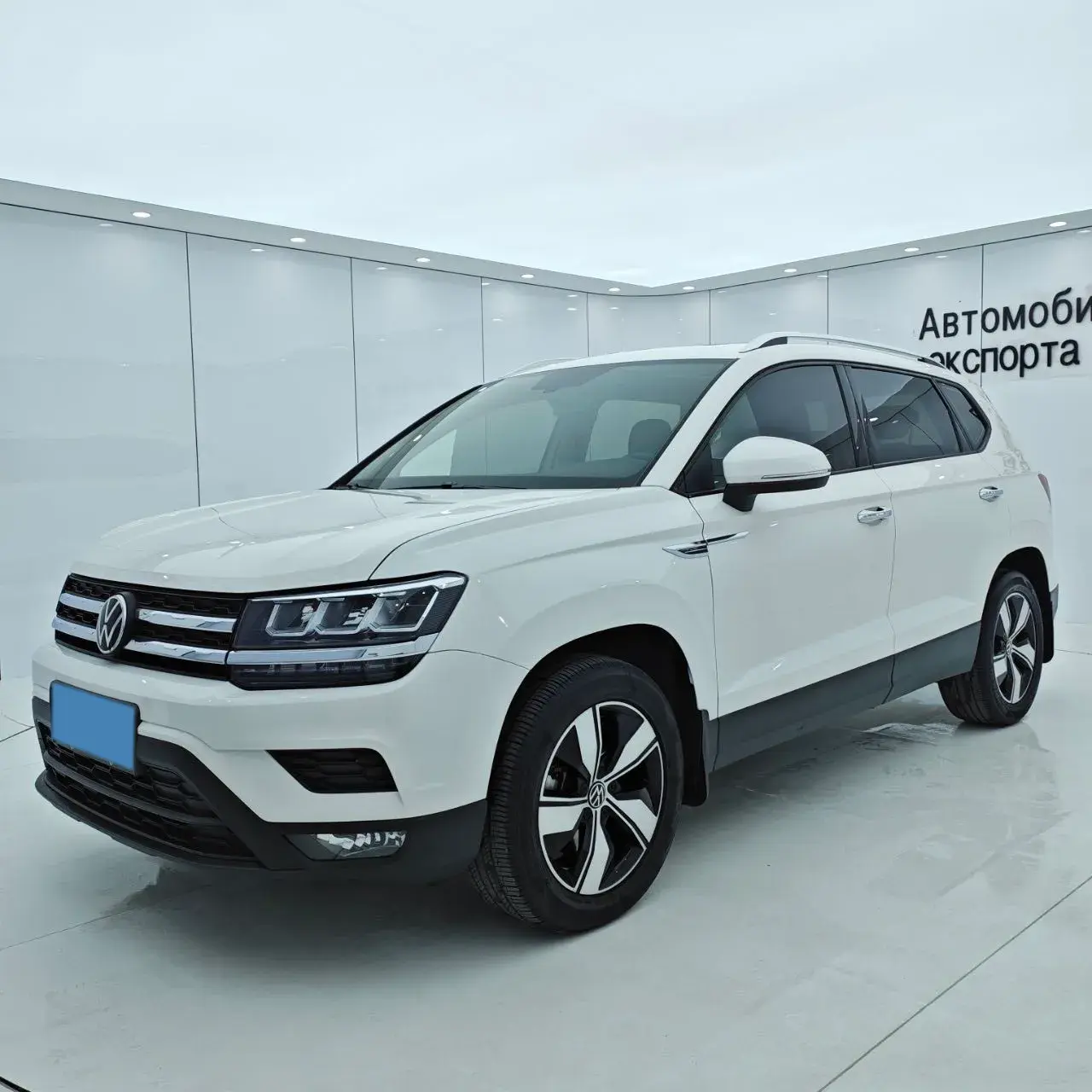 2022 VOLKSWAGEN THARU view 1