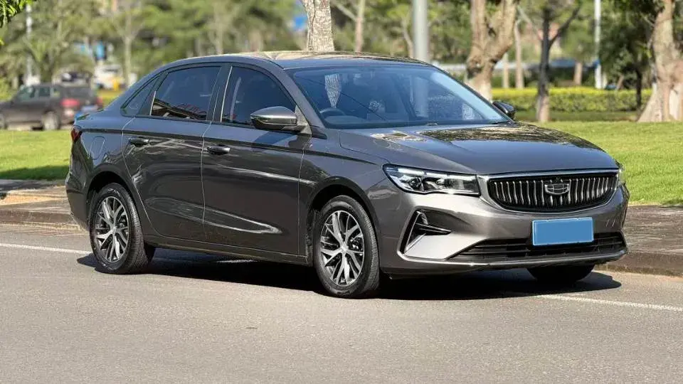 2023 GEELY EMGRAND thumbnail 3