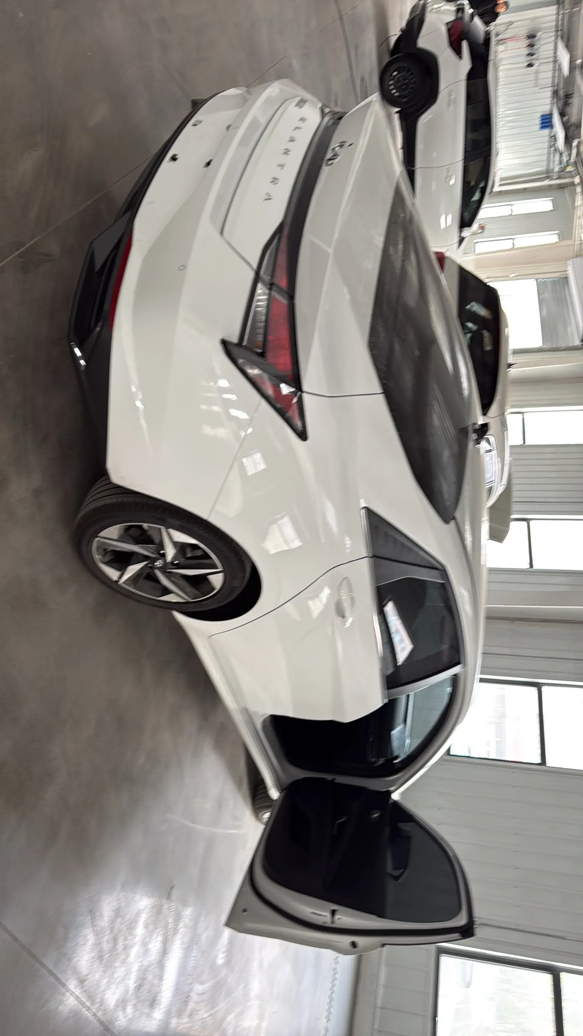 2022 HYUNDAI ELANTRA thumbnail 4