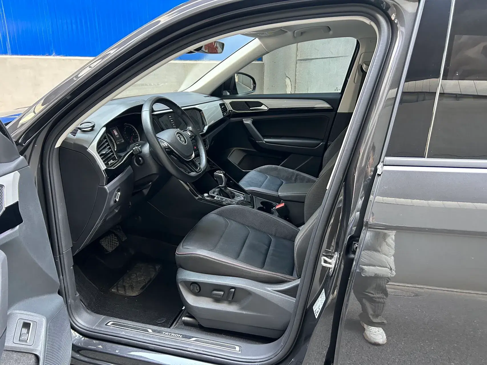 2022 VOLKSWAGEN TAYRON thumbnail 3