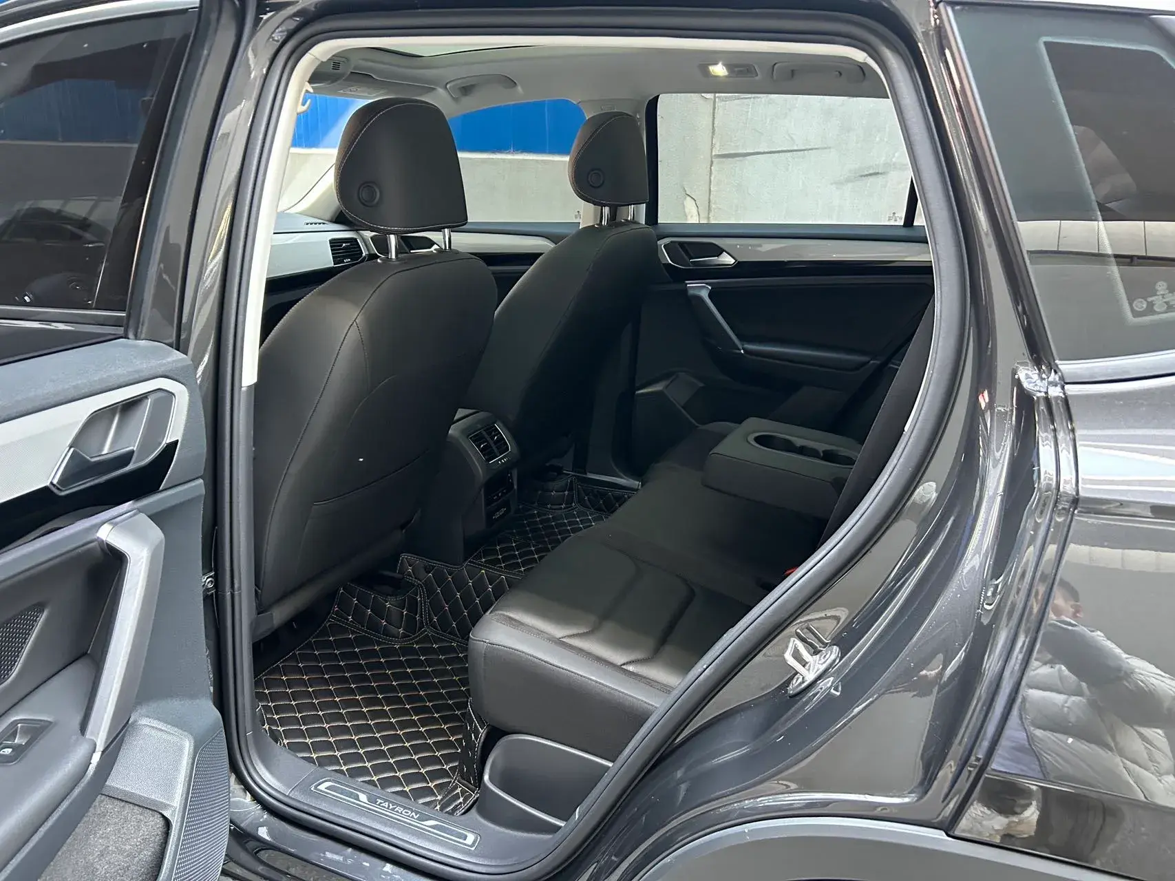 2022 VOLKSWAGEN TAYRON thumbnail 4