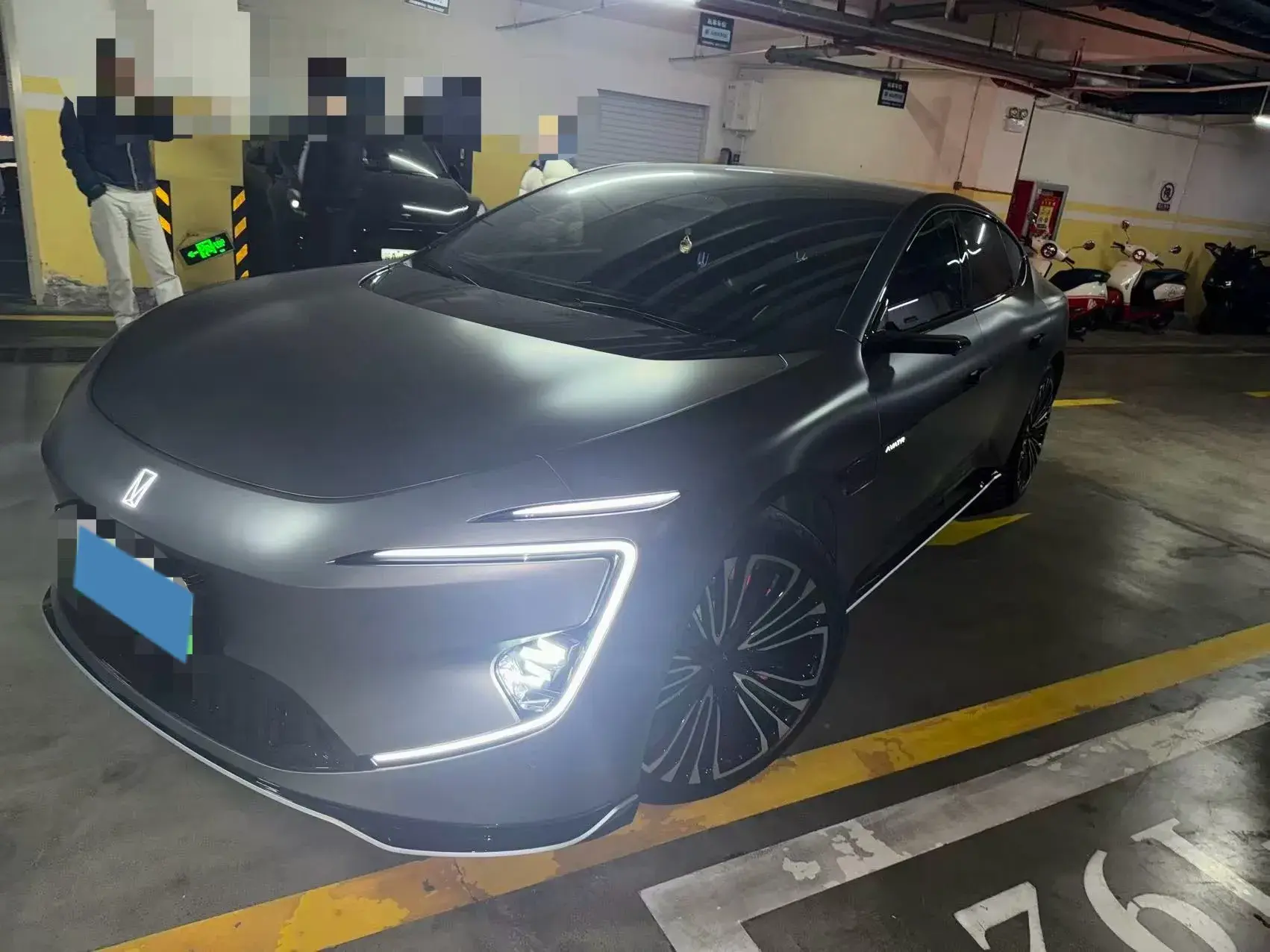 2023 AVATR 12 view 1