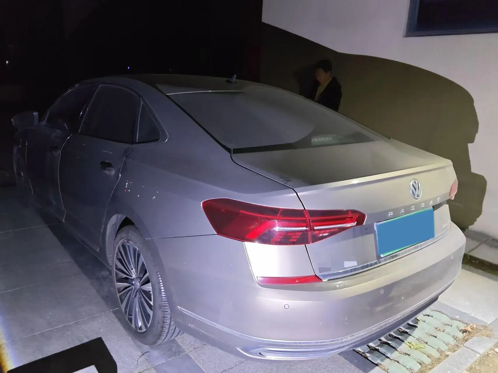 2019 VOLKSWAGEN PASSAT thumbnail 4