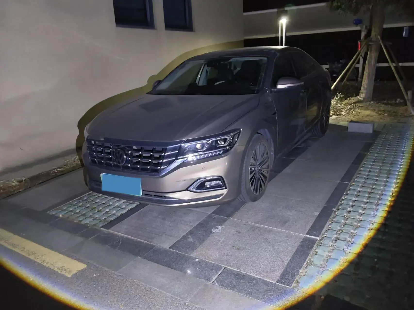 2019 VOLKSWAGEN PASSAT view 1