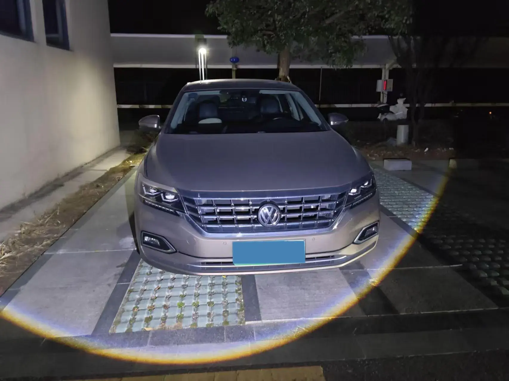 2019 VOLKSWAGEN PASSAT thumbnail 2