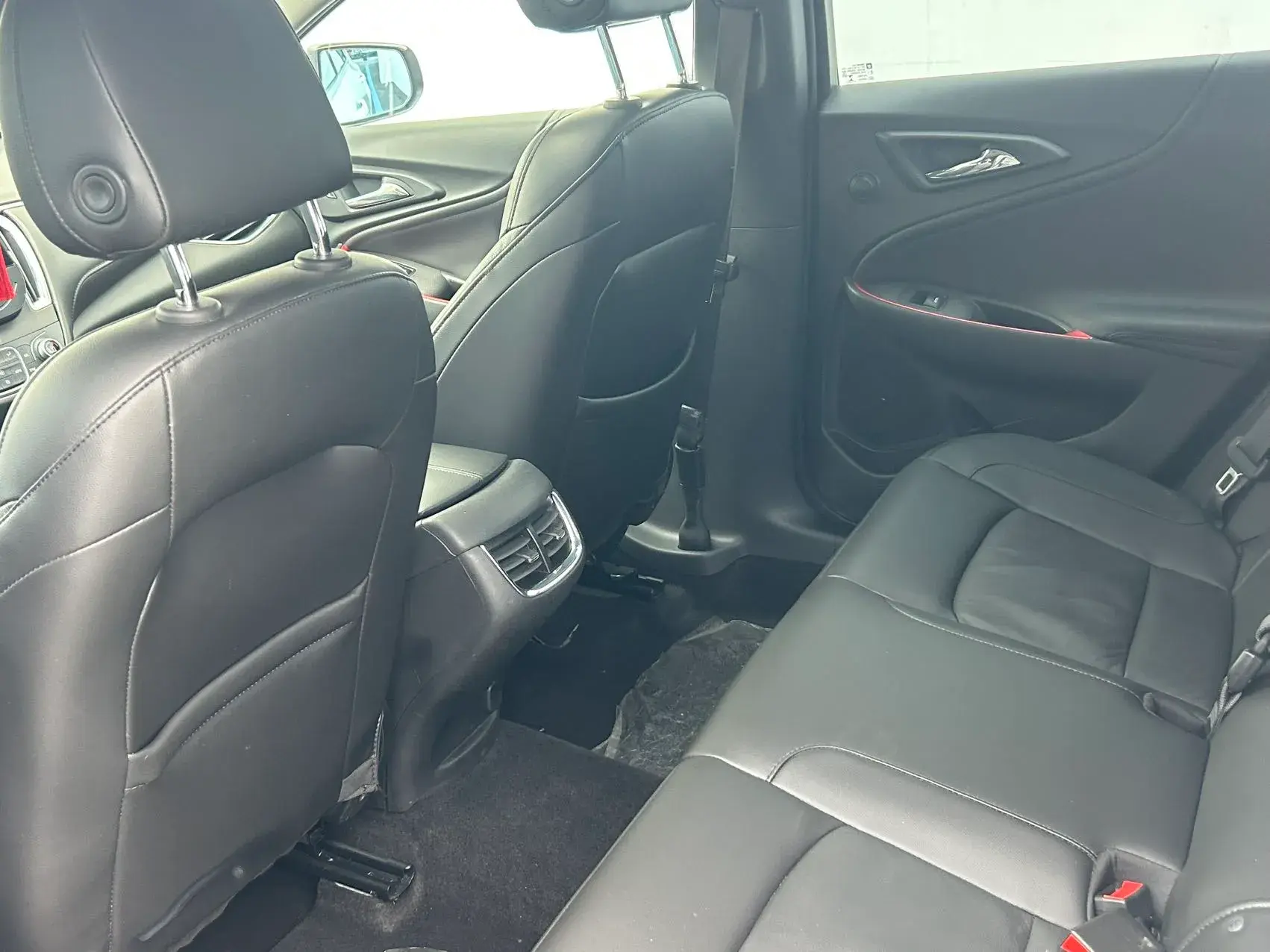 2018 CHEVROLET MALIBU thumbnail 3