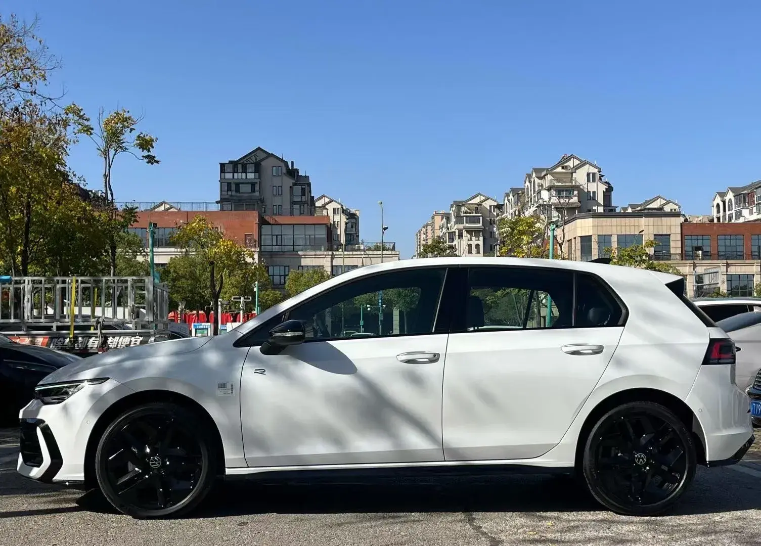 2025 VOLKSWAGEN GOLF thumbnail 3