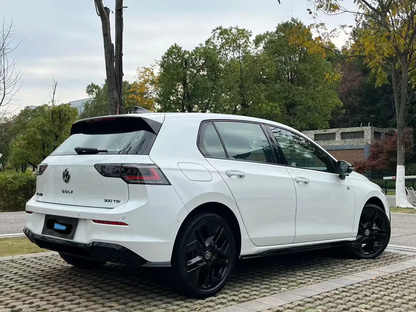 2025 VOLKSWAGEN GOLF thumbnail 2