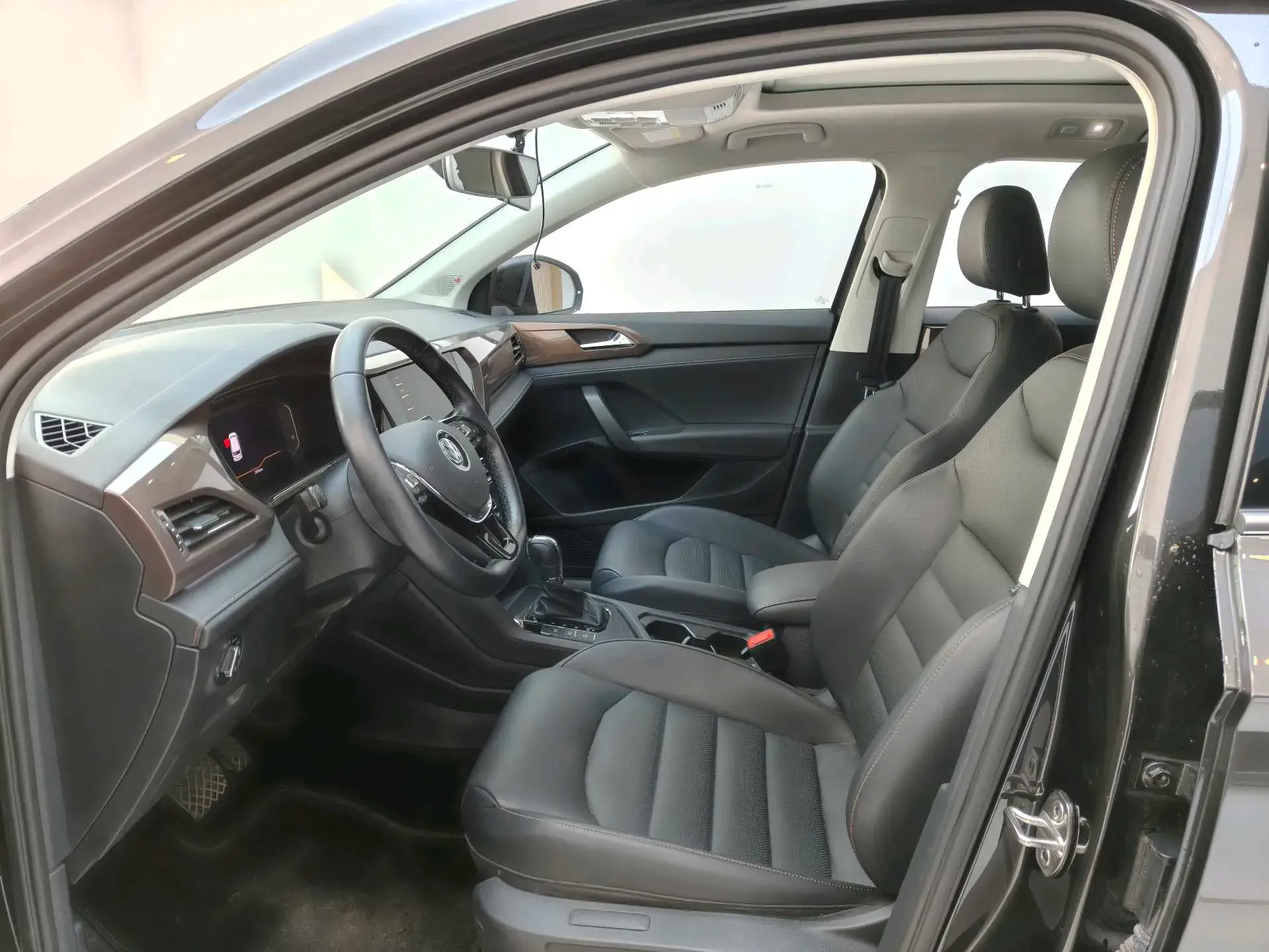 2020 VOLKSWAGEN THARU thumbnail 4