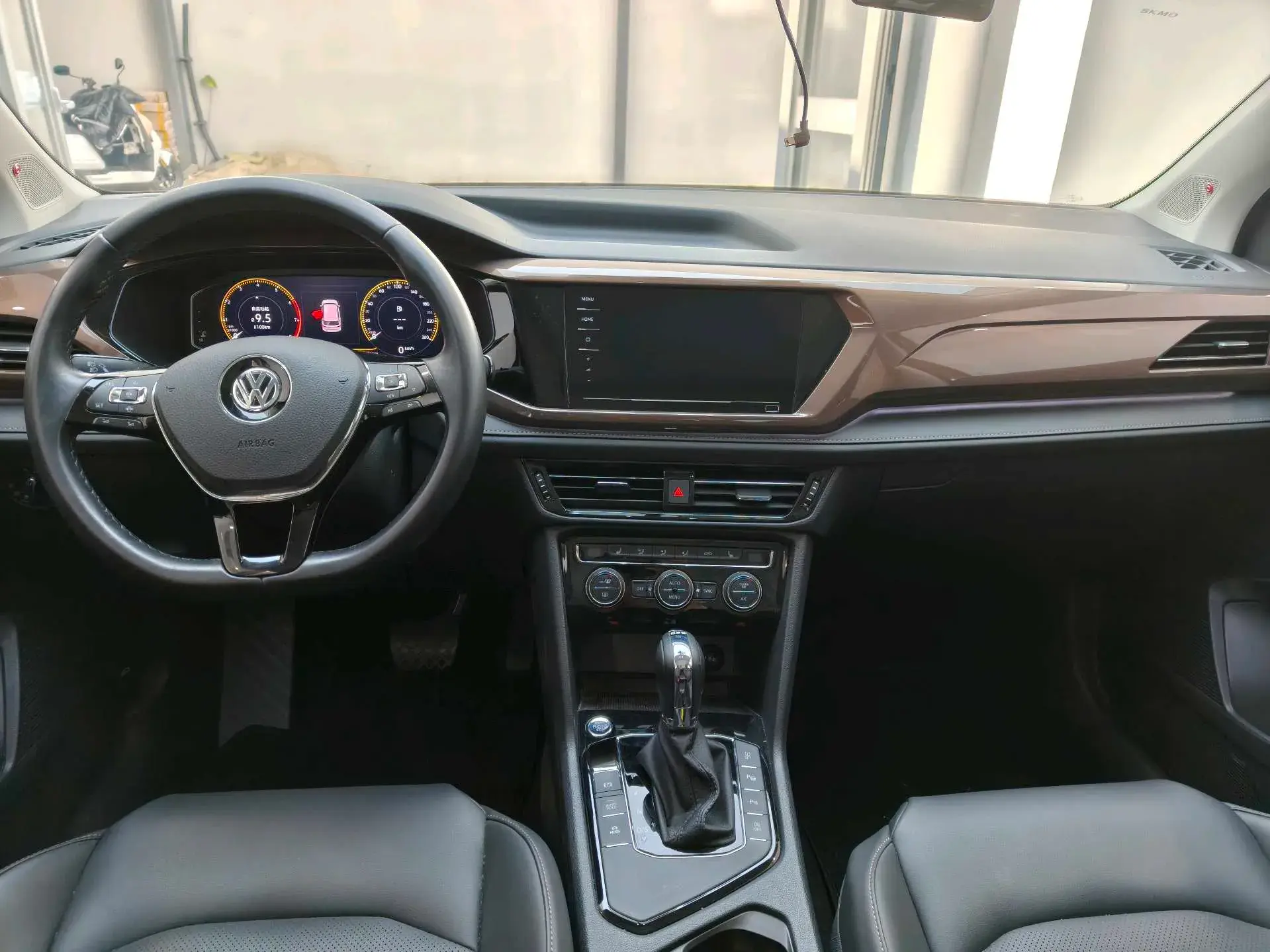 2020 VOLKSWAGEN THARU thumbnail 3