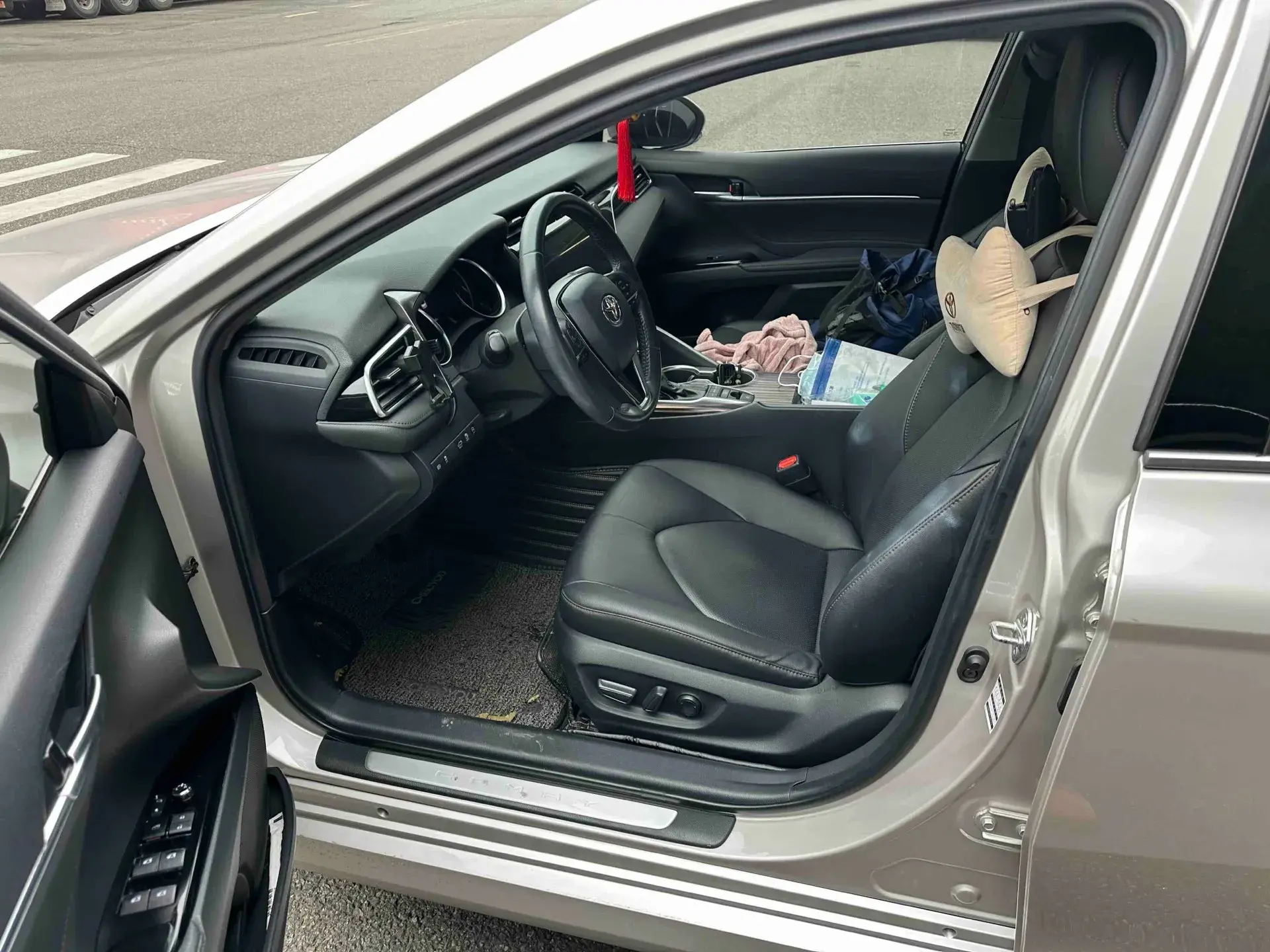 2019 TOYOTA CAMRY thumbnail 4