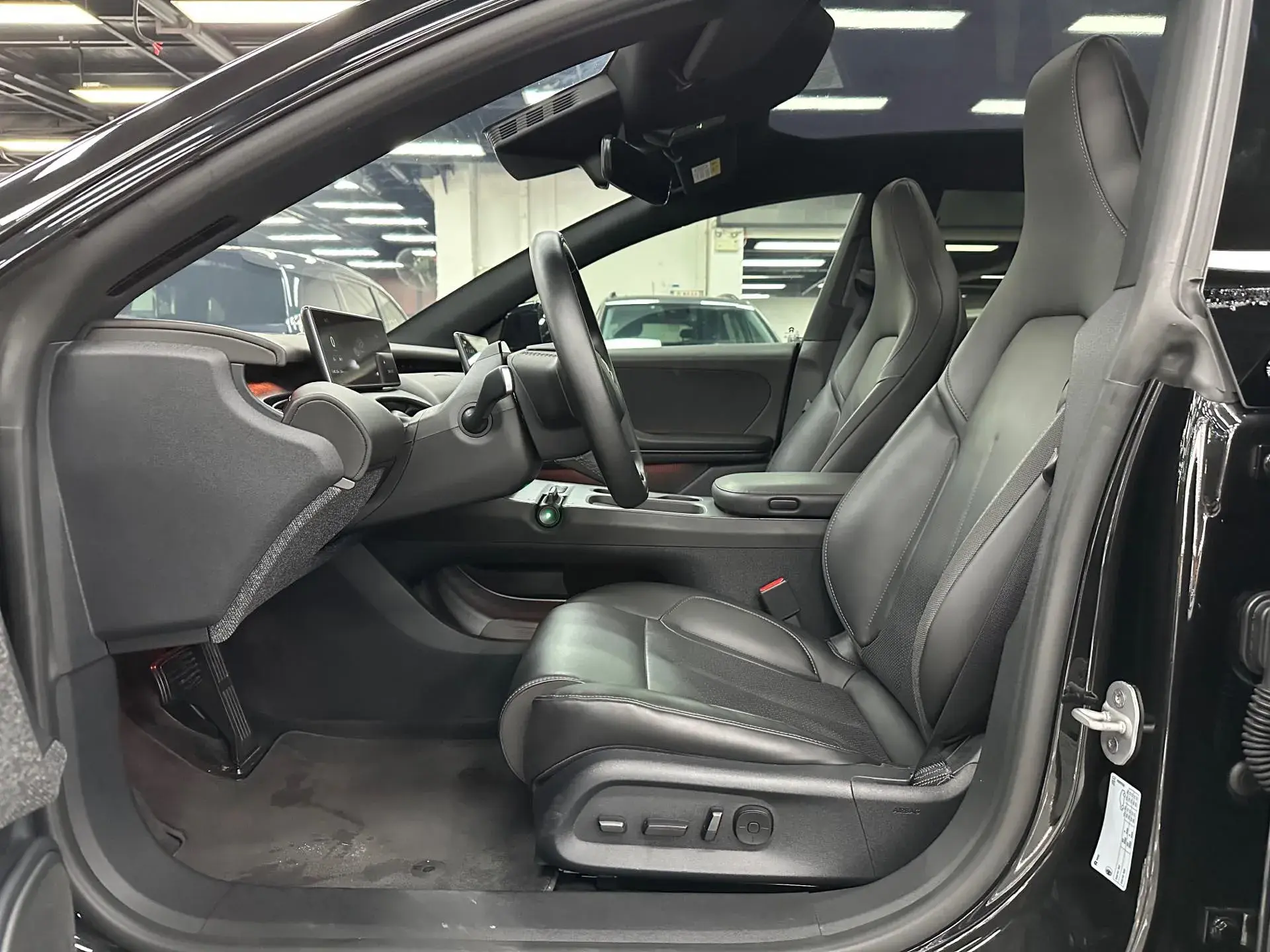 2023 NIO ET5T thumbnail 4