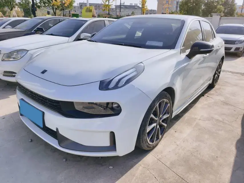 2018 LYNK&CO 03 view 1