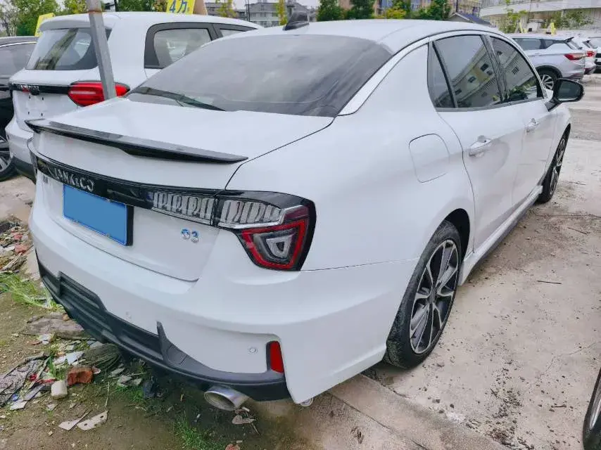 2018 LYNK&CO 03 thumbnail 4