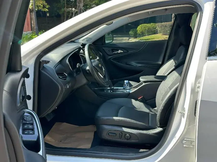 2019 CHEVROLET MALIBU thumbnail 4