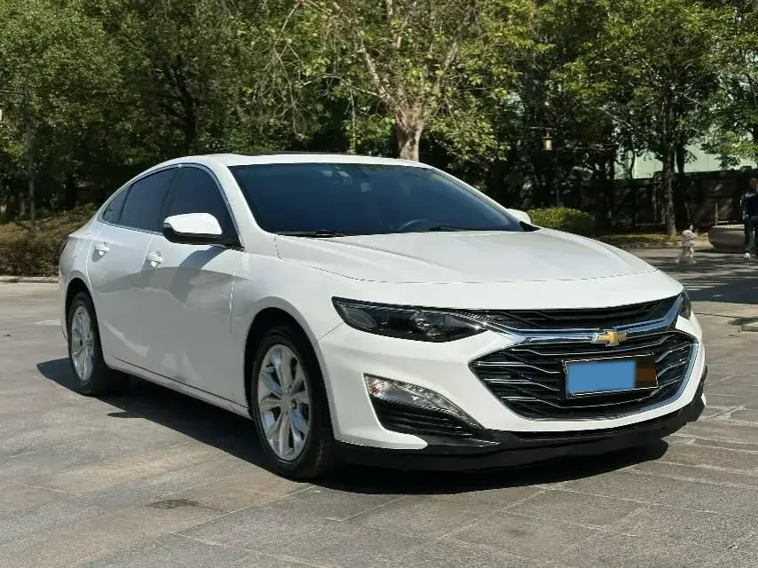 2019 CHEVROLET MALIBU thumbnail 2