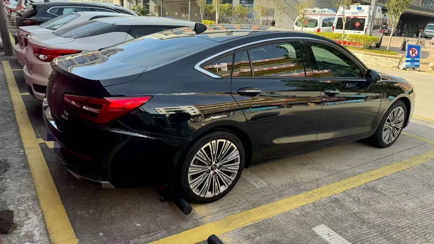 2022 HONGQI H5 thumbnail 4