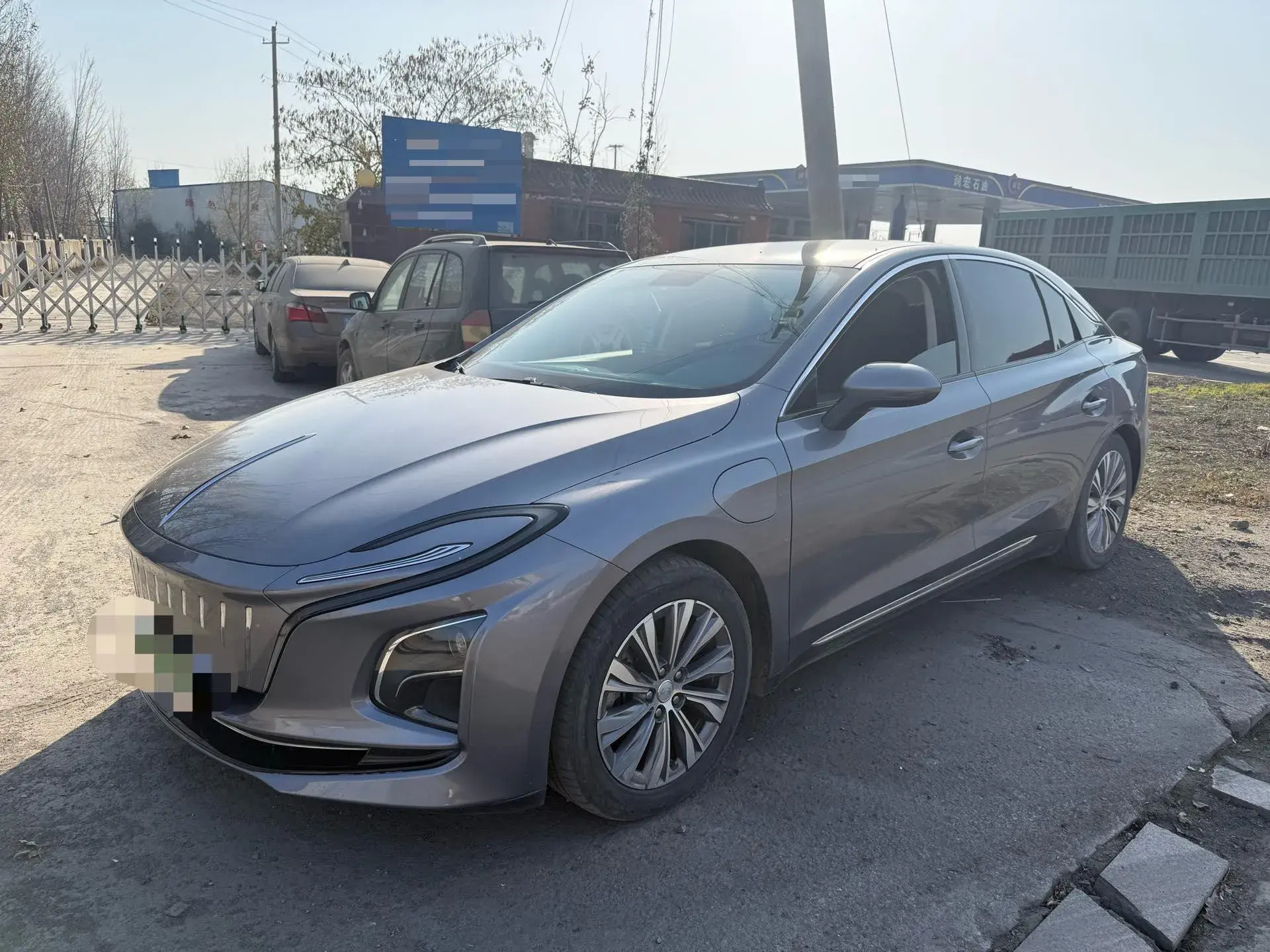 2023 HONGQI E-QM5 view 1