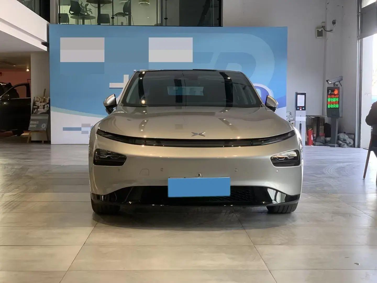 2022 XPENG P7 thumbnail 2