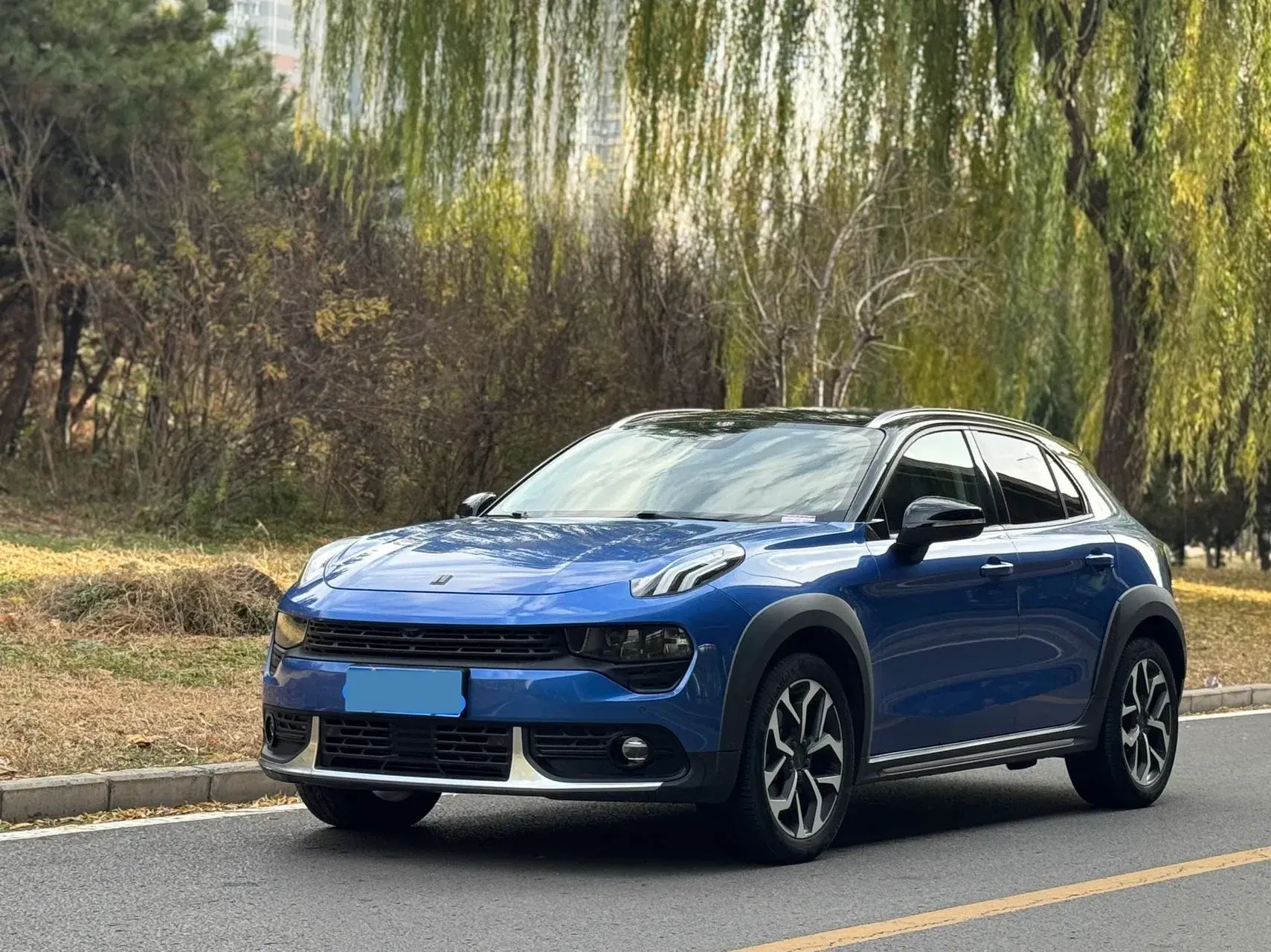 2018 LYNK&CO 02 view 1