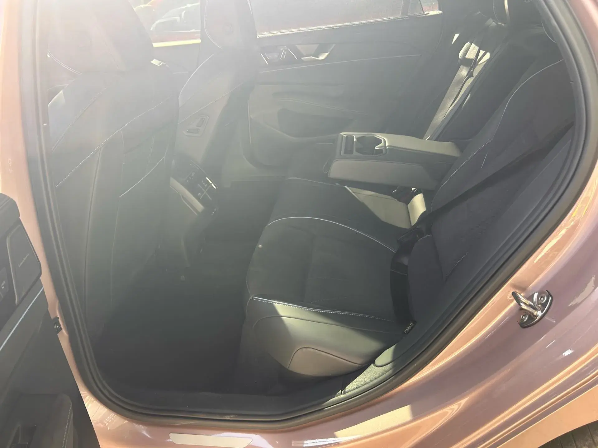 2025 VOLKSWAGEN PASSAT thumbnail 3