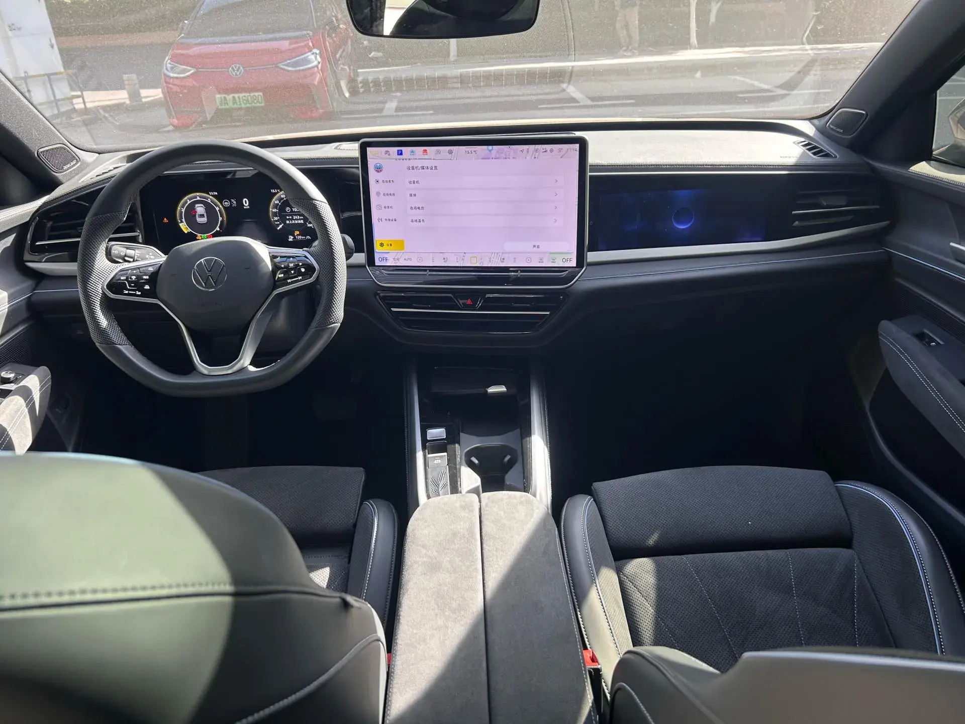 2025 VOLKSWAGEN PASSAT thumbnail 4