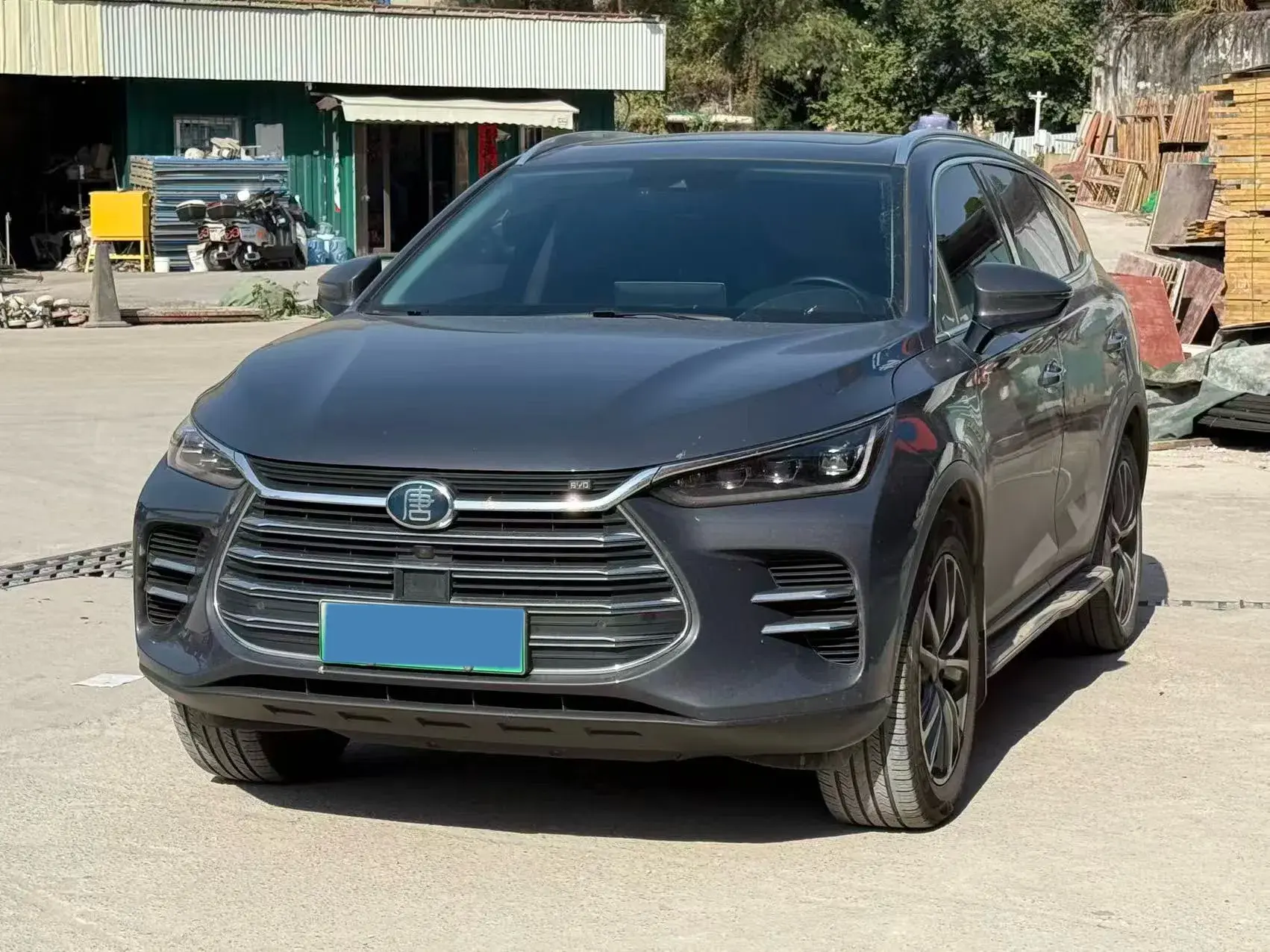 2019 BYD TANG view 1