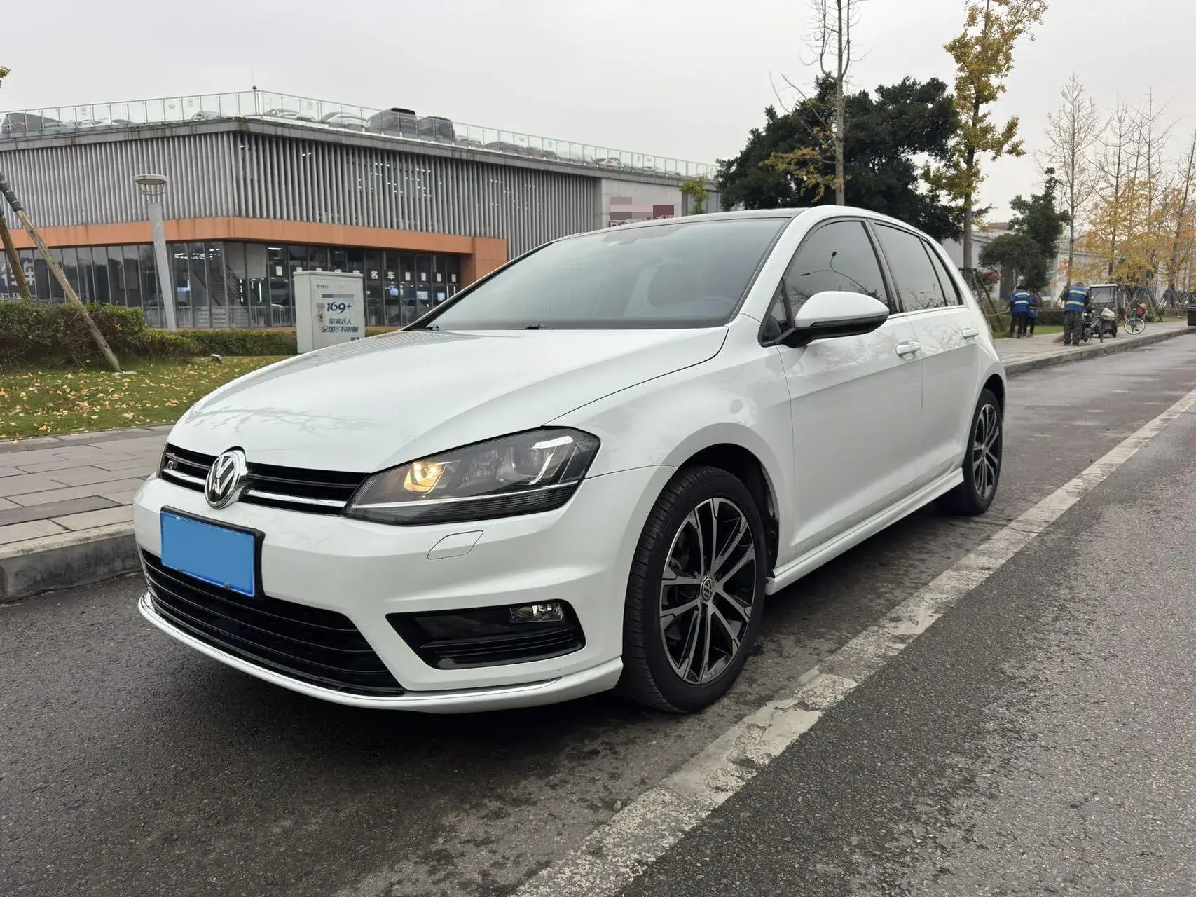 2017 VOLKSWAGEN GOLF view 1