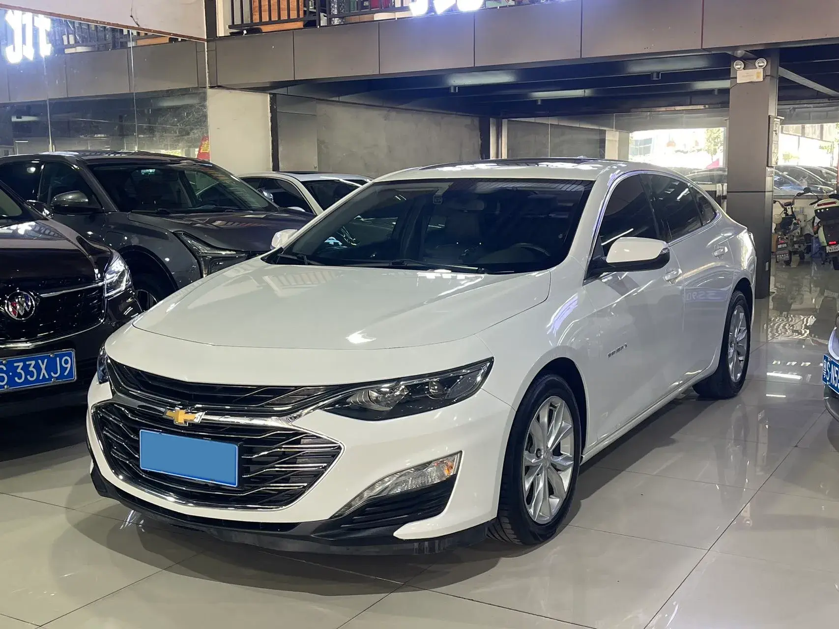2019 CHEVROLET MALIBU view 1