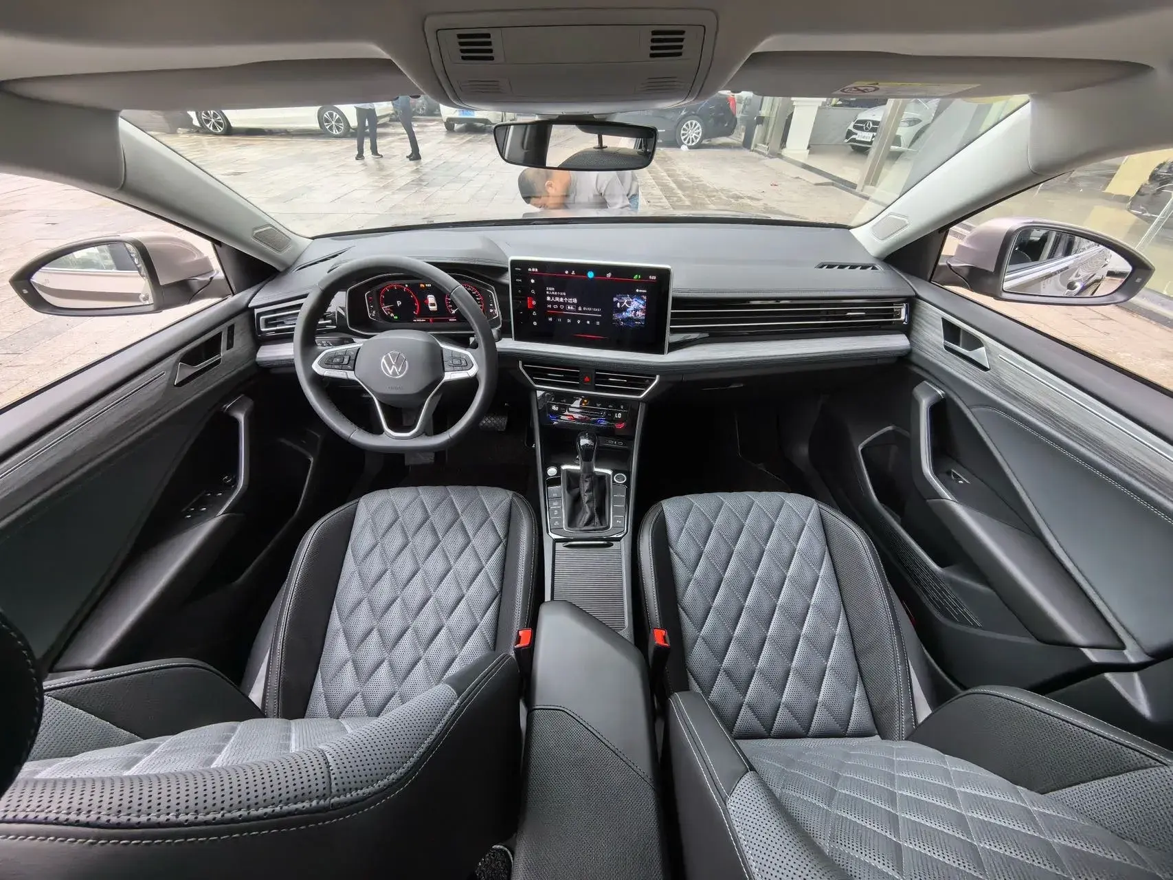 2023 VOLKSWAGEN SAGITAR thumbnail 3