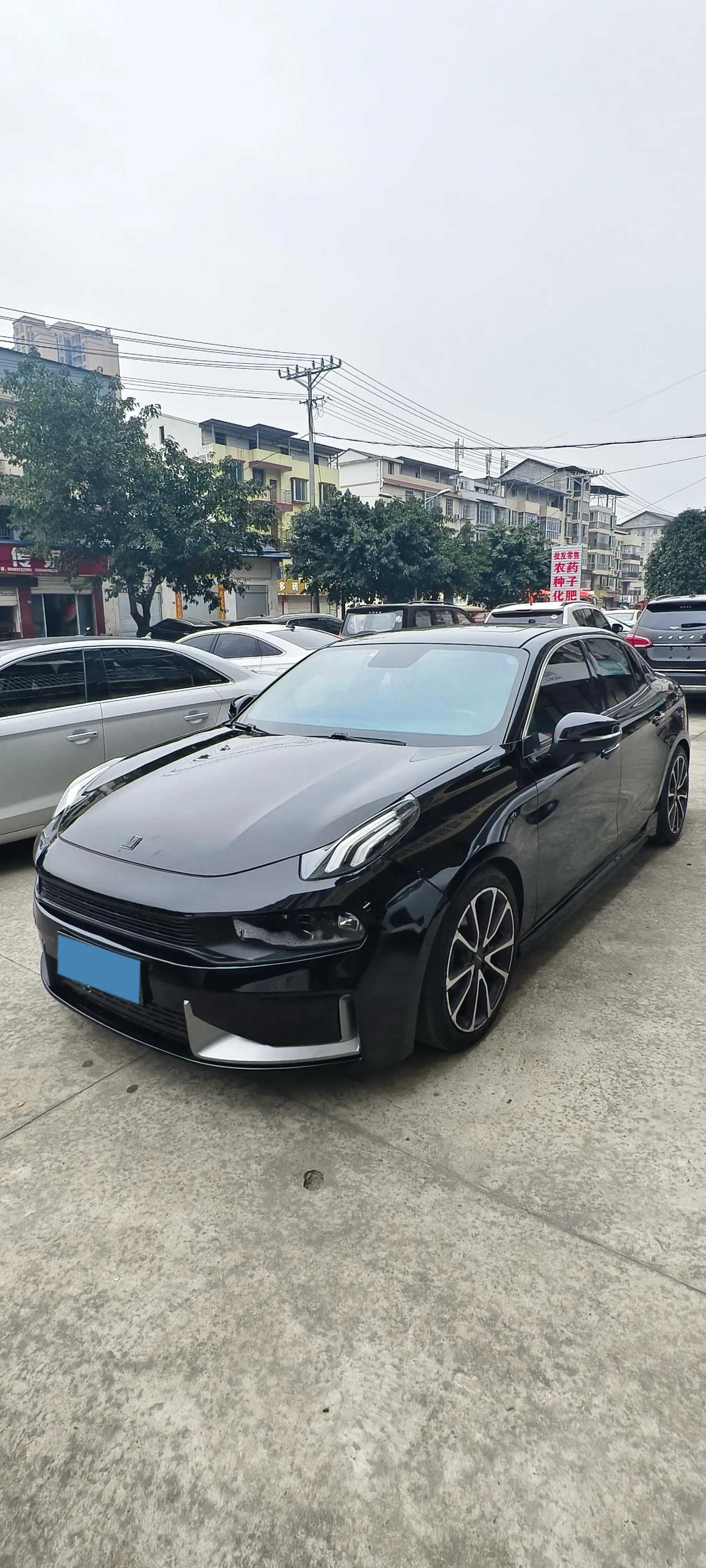 2018 LYNK&CO 03 view 1