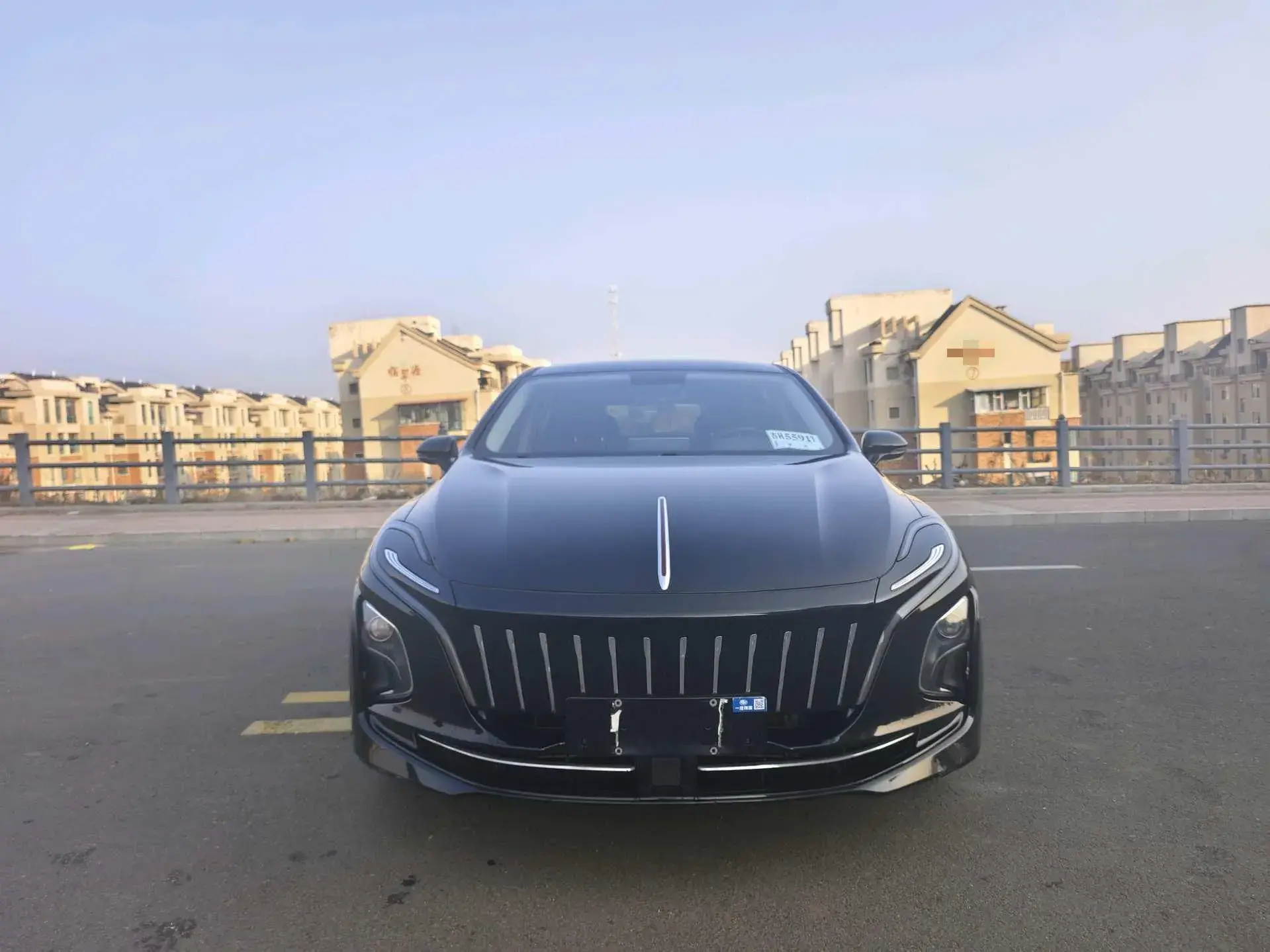 2022 HONGQI E-QM5 thumbnail 2