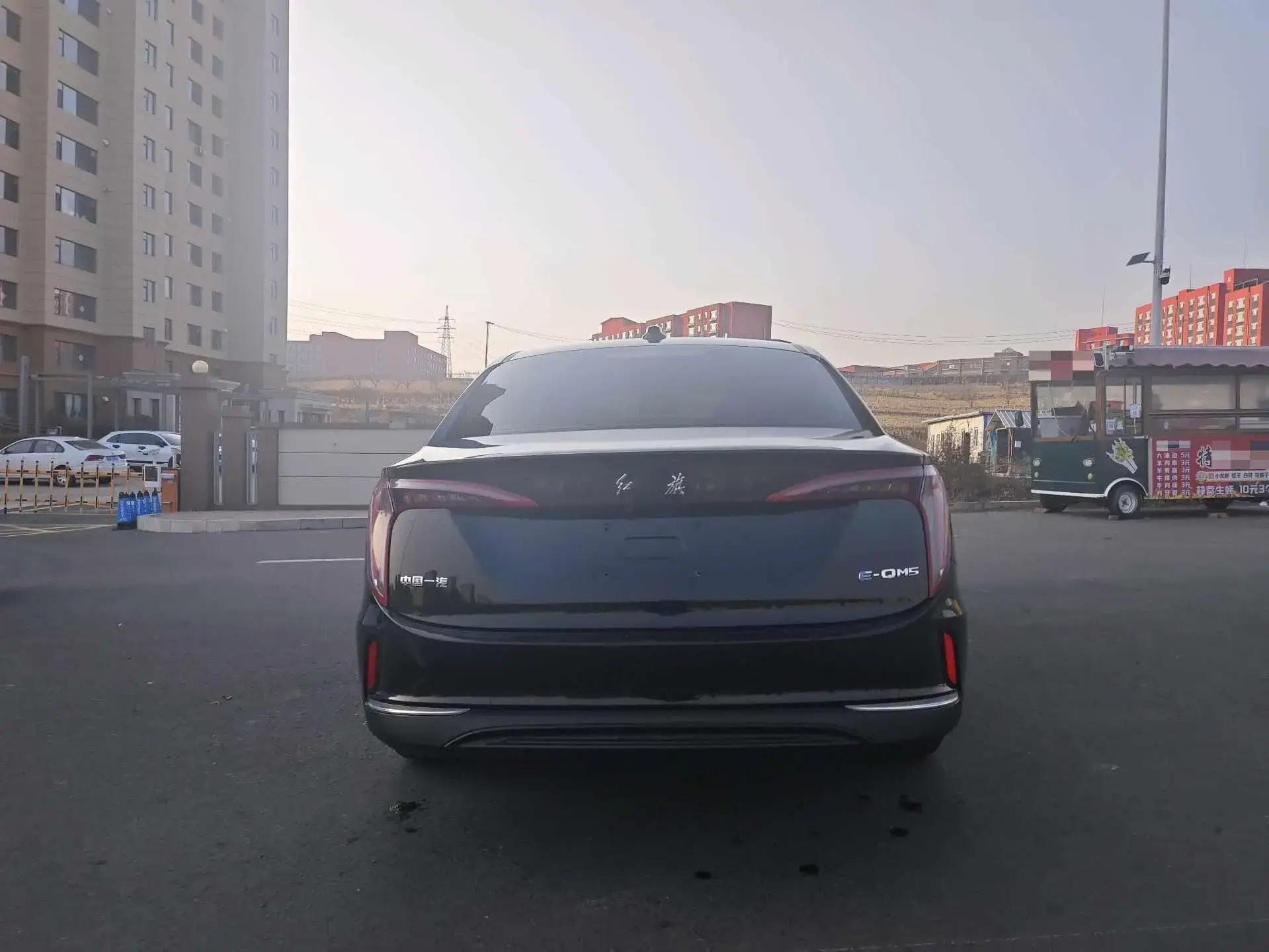 2022 HONGQI E-QM5 thumbnail 4