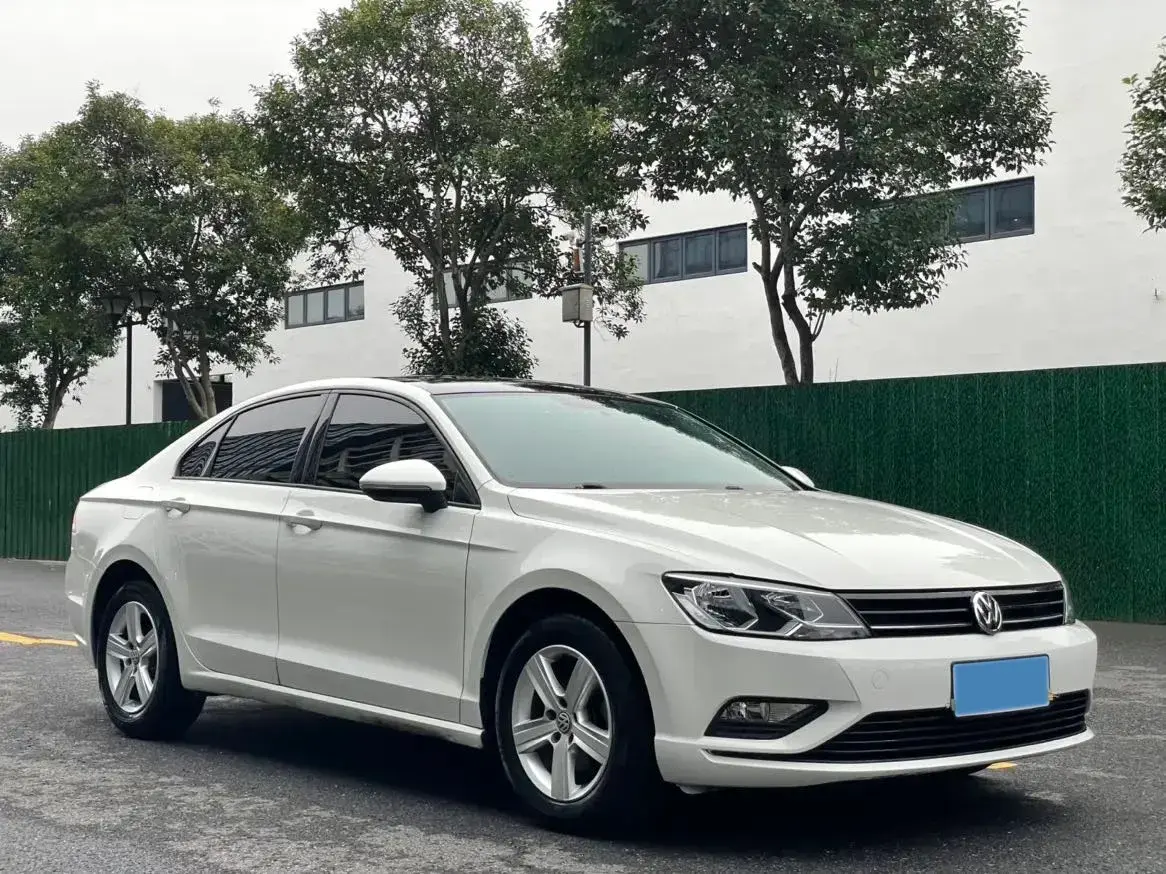 2017 VOLKSWAGEN LAMANDO thumbnail 3