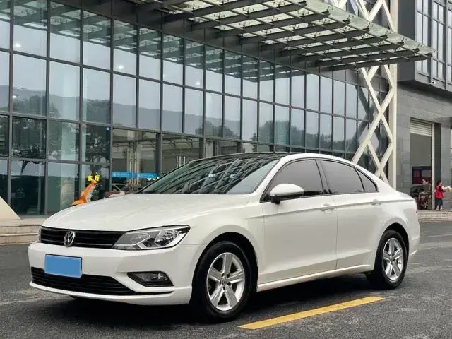 2017 VOLKSWAGEN LAMANDO view 1