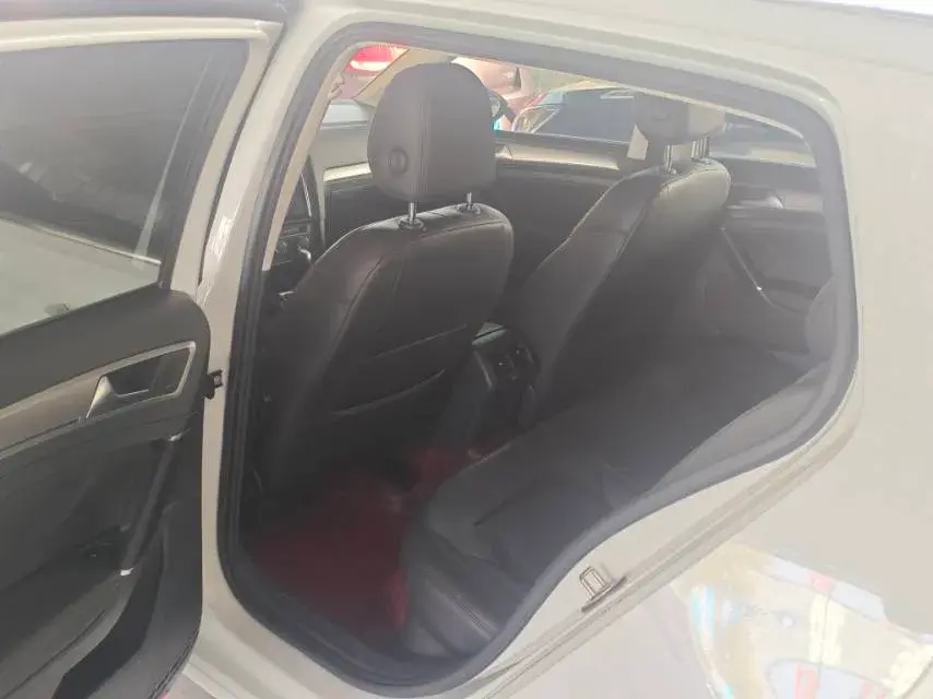 2018 VOLKSWAGEN GOLF thumbnail 4