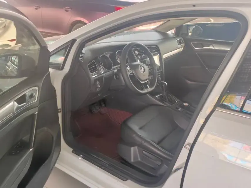 2018 VOLKSWAGEN GOLF thumbnail 3