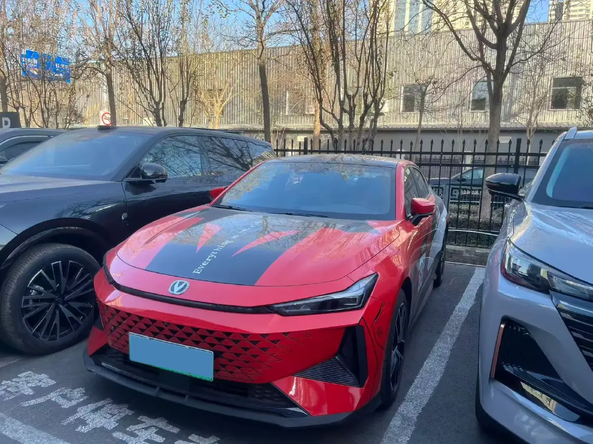 2024 ChangAn UNI-V iDD 1.5L 110HP L4 E-CVT PHEV 18.99KWH