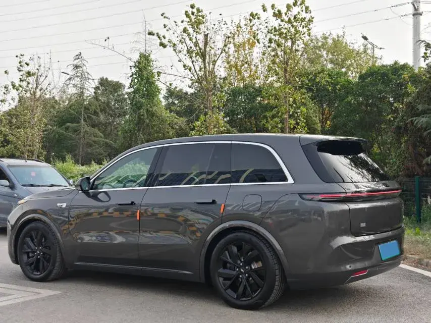 2023 LI L8 thumbnail 3