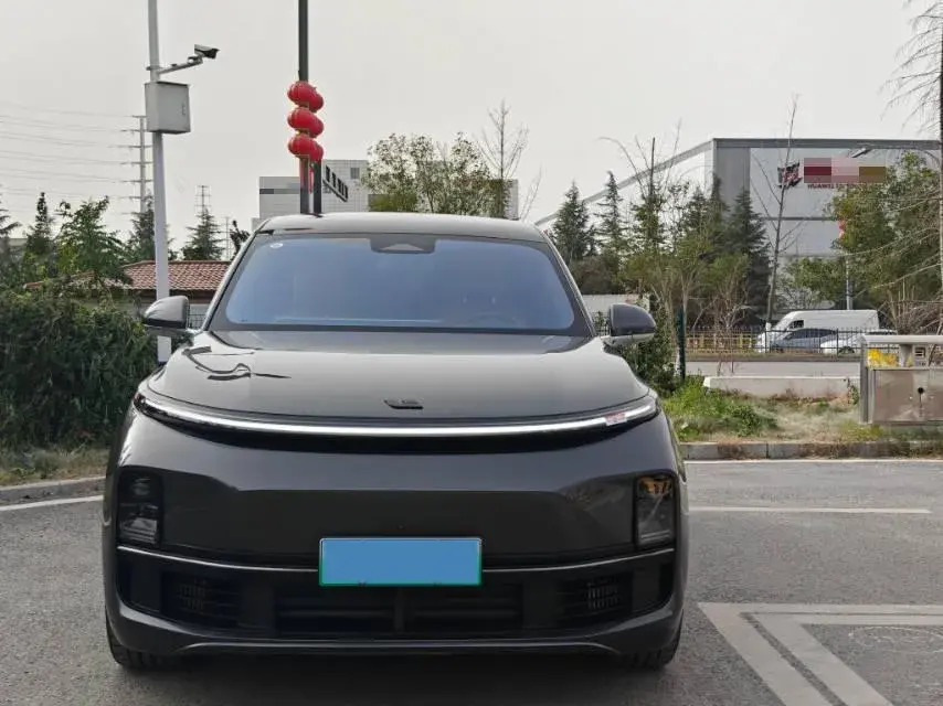 2023 LI L8 thumbnail 2