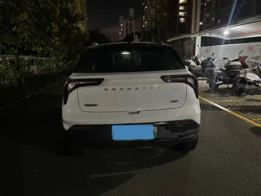 2022 GEOMETRY E thumbnail 4