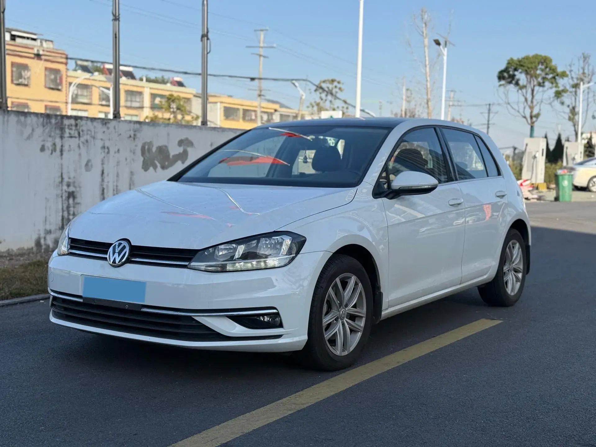 2019 VOLKSWAGEN GOLF view 1